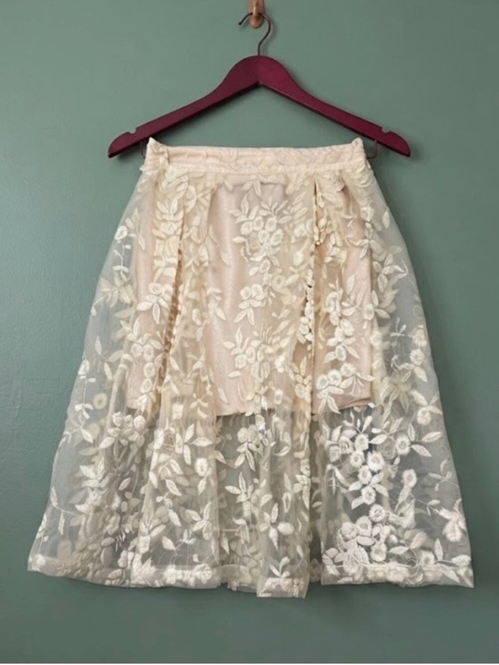 L'Atiste by Amy Floral Lace Midi Skirt (size 2) Cream Beige